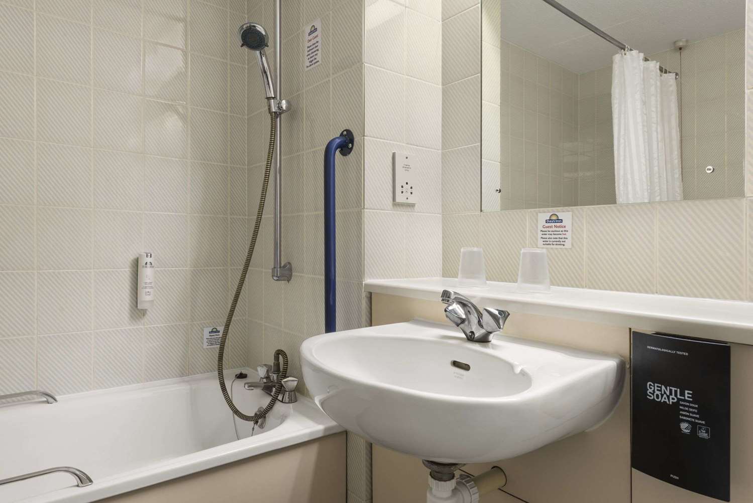 Days Inn by Wyndham Bridgend Cardiff M4 11/12