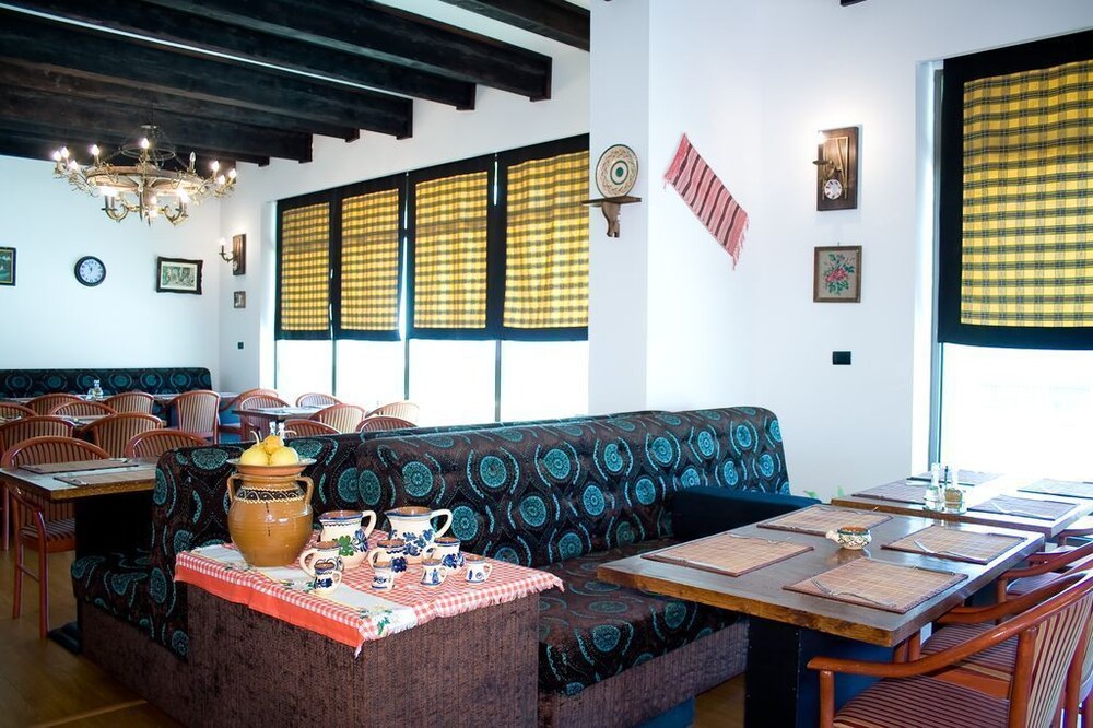 PHOENICIA EXPRESS HOTEL 31/49