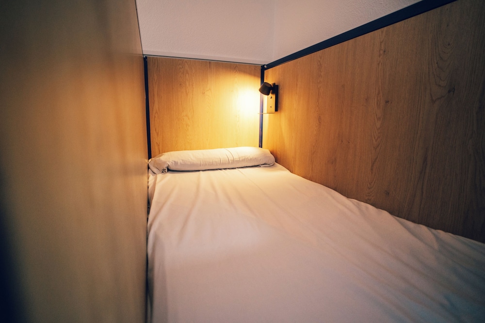 Madvibes Hostel 35/60