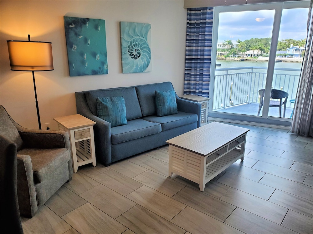 Provident Oceana Beachfront Suites 54/77