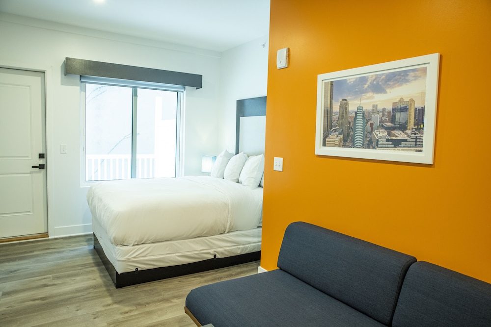 Peachtree Suites 4/16
