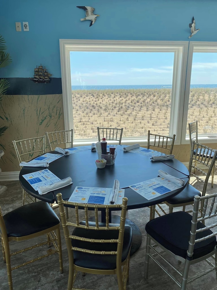 The White Sands Oceanfront Resort & Spa 52/70