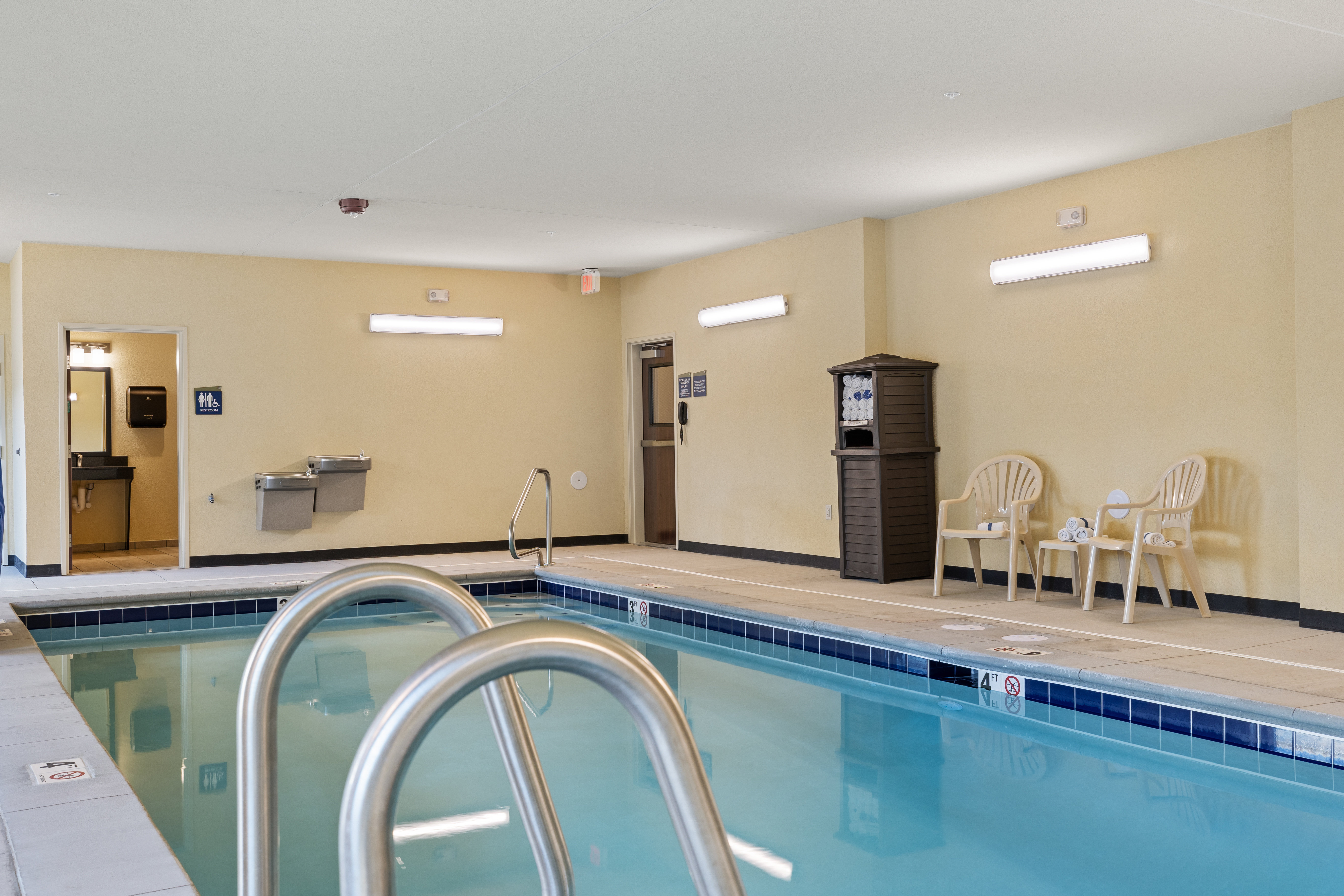 Cobblestone Hotel & Suites - Alpine 4/20