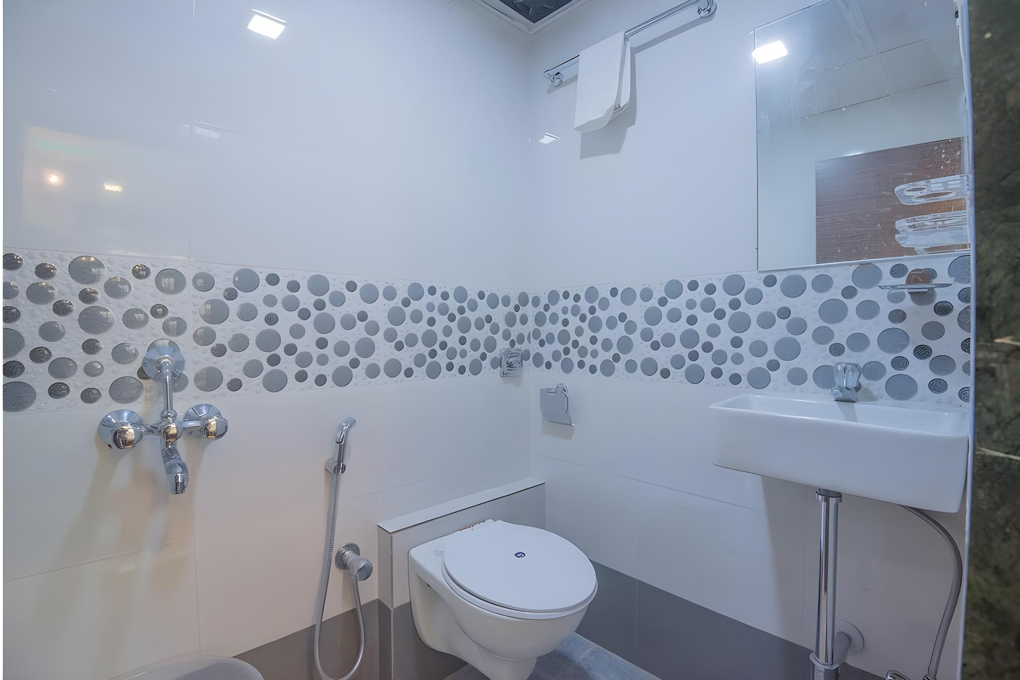 Oyo 10954 Hotel Golden Galaxy 42/50