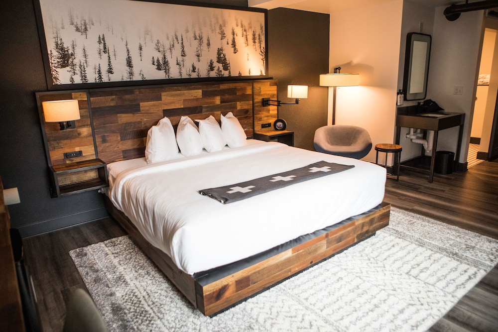 King Bed, Accessible