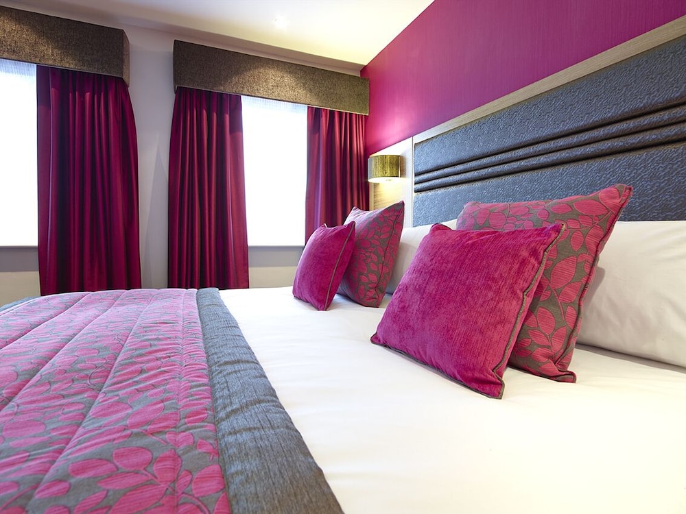 Briar Court Hotel 9/70