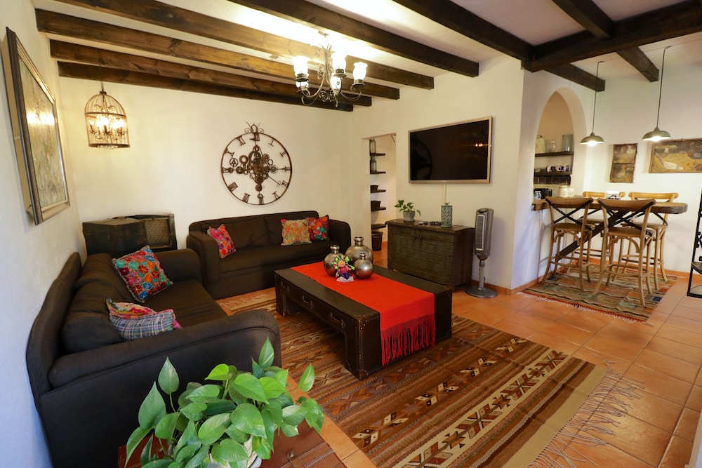 Casa Mia Suites 45/72