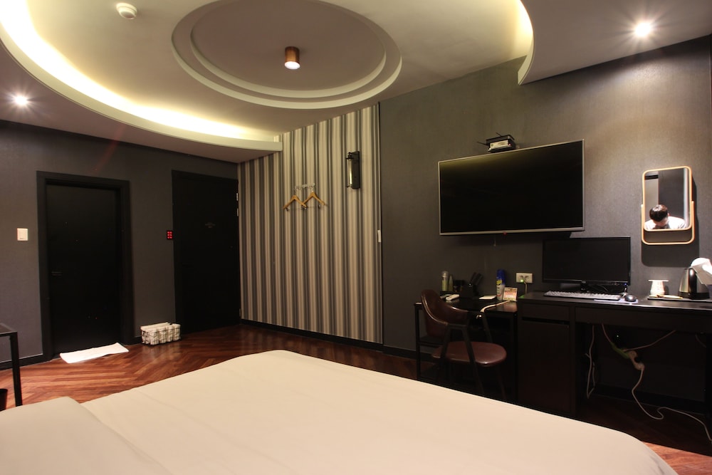 French Code Hotel 53/63
