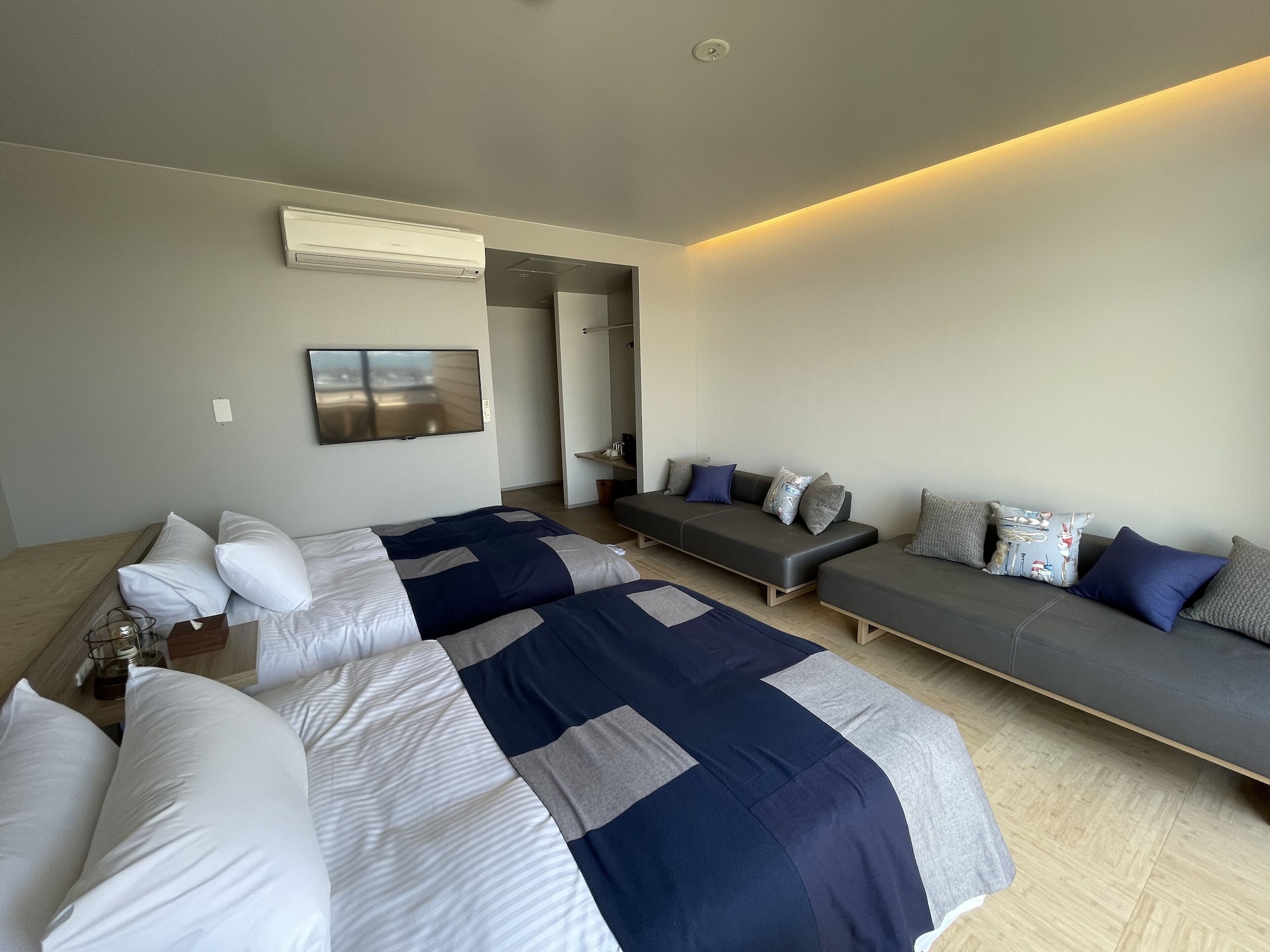 ROOM, TWIN BEDS, OCEAN VIEW, SOFA