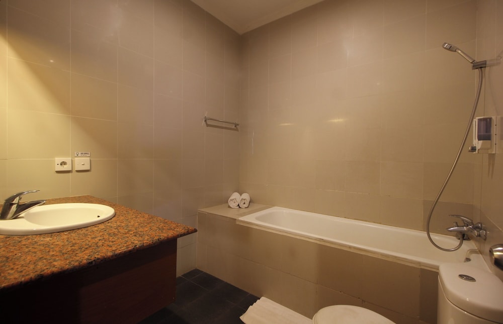 Putri Ayu Cottages 62/63