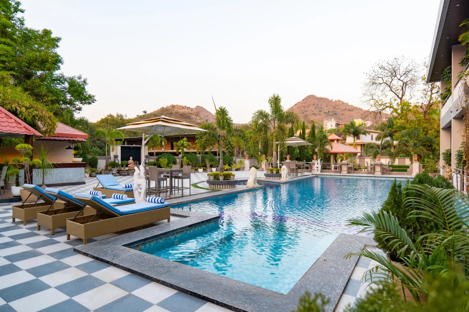 ELIVAAS Prive Mountain Creek Retreat 7 BHK With Pool, Game & Gym zone, Near Fatehsagar Lake 25/27