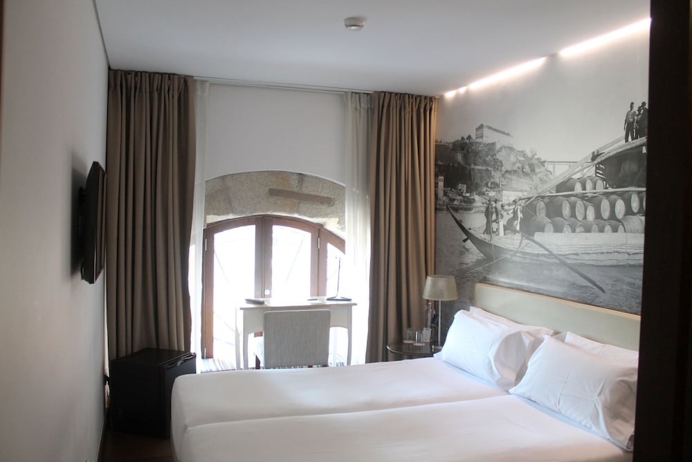 STANDARD, TWIN BEDS, PARTIAL VIEW