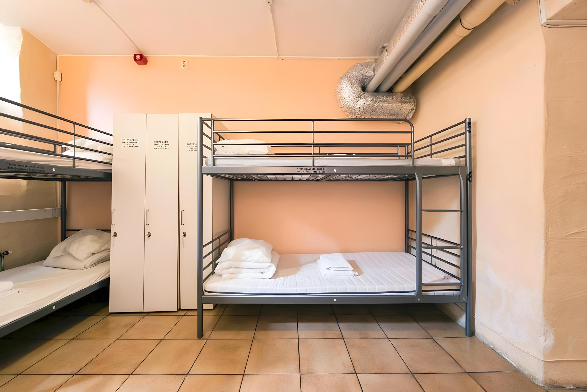 Female Dorm, 6 Beds