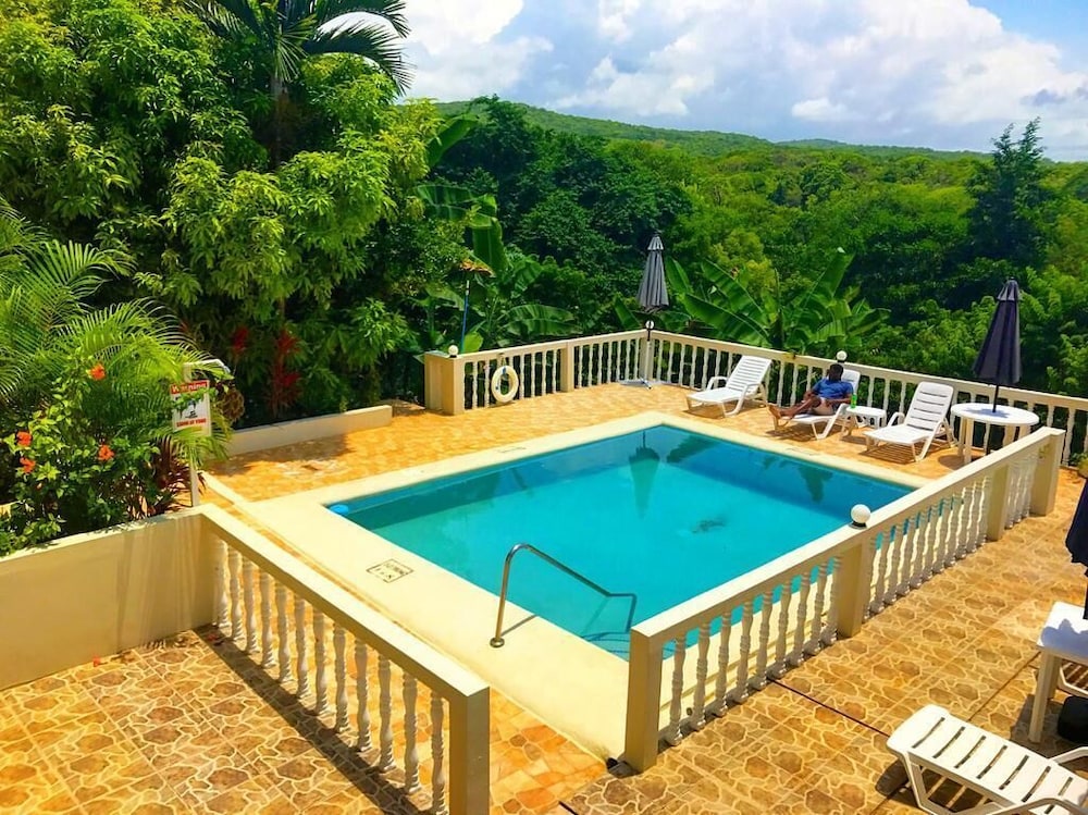 Retreat Guesthouse Luxury Suites 45/50