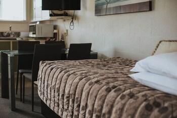 1 Bedroom, Suite, Unit Kitchen