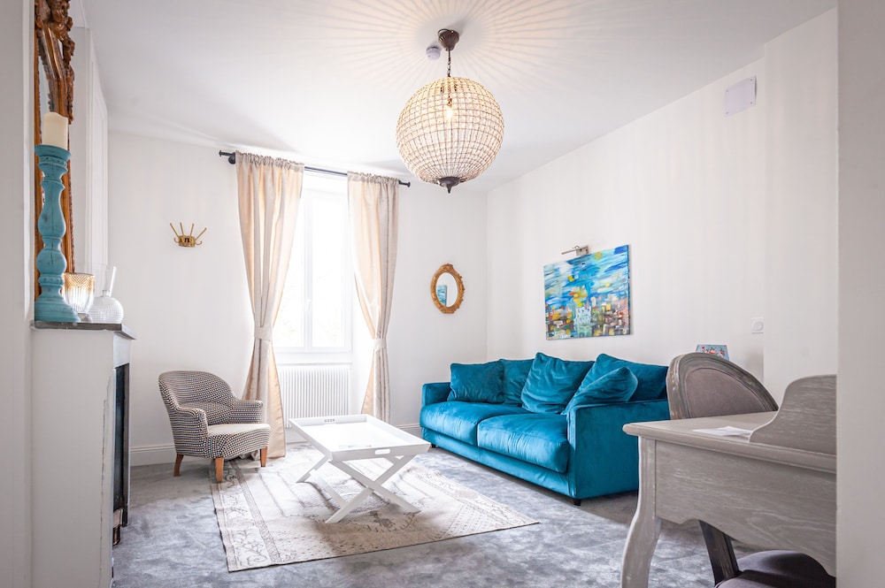 Chateau des Ayes 24/50