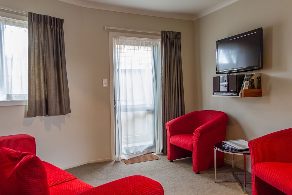 Albert Court Motor Lodge 45/57