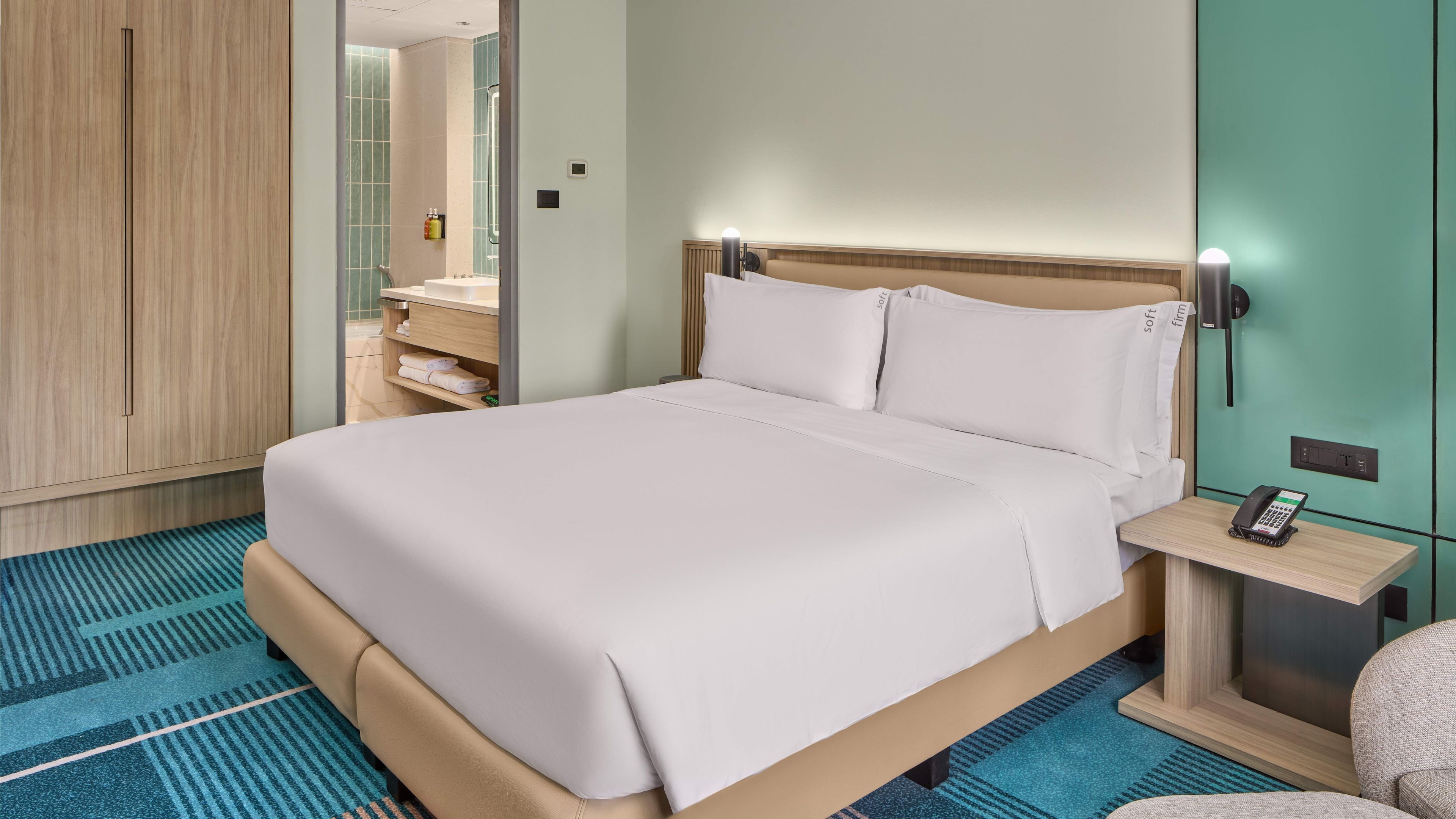 Holiday Inn & Suites Makati 28/75