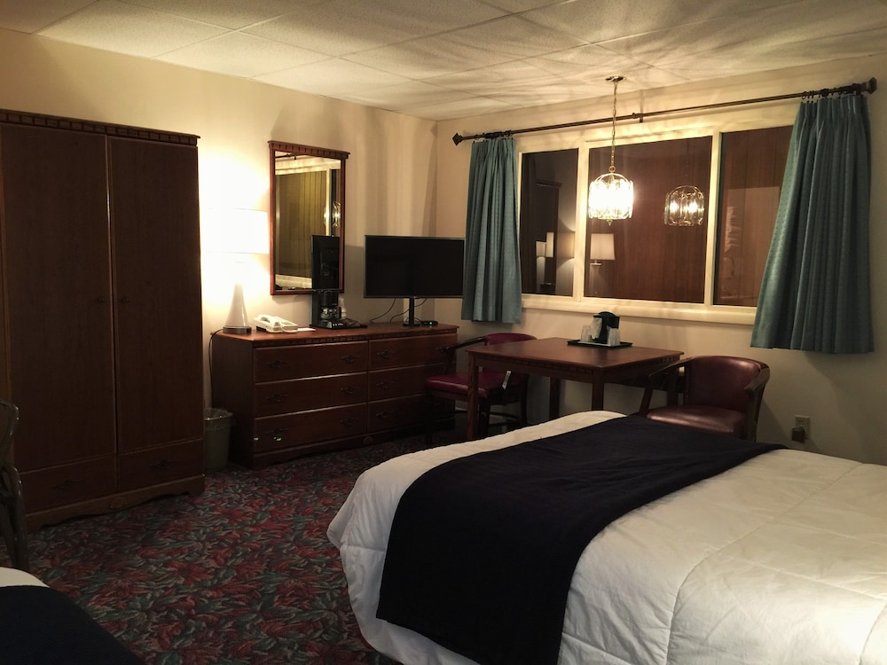 Cedar Motor Inn 22/56