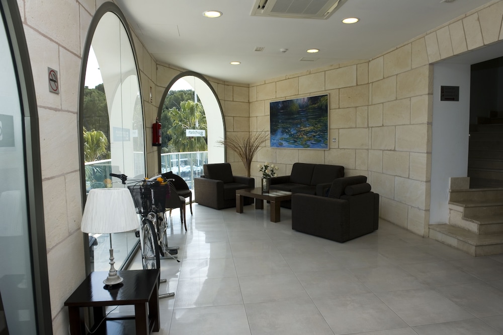 Lobby at Porto Drach Aparthotel & Suites, Manacor