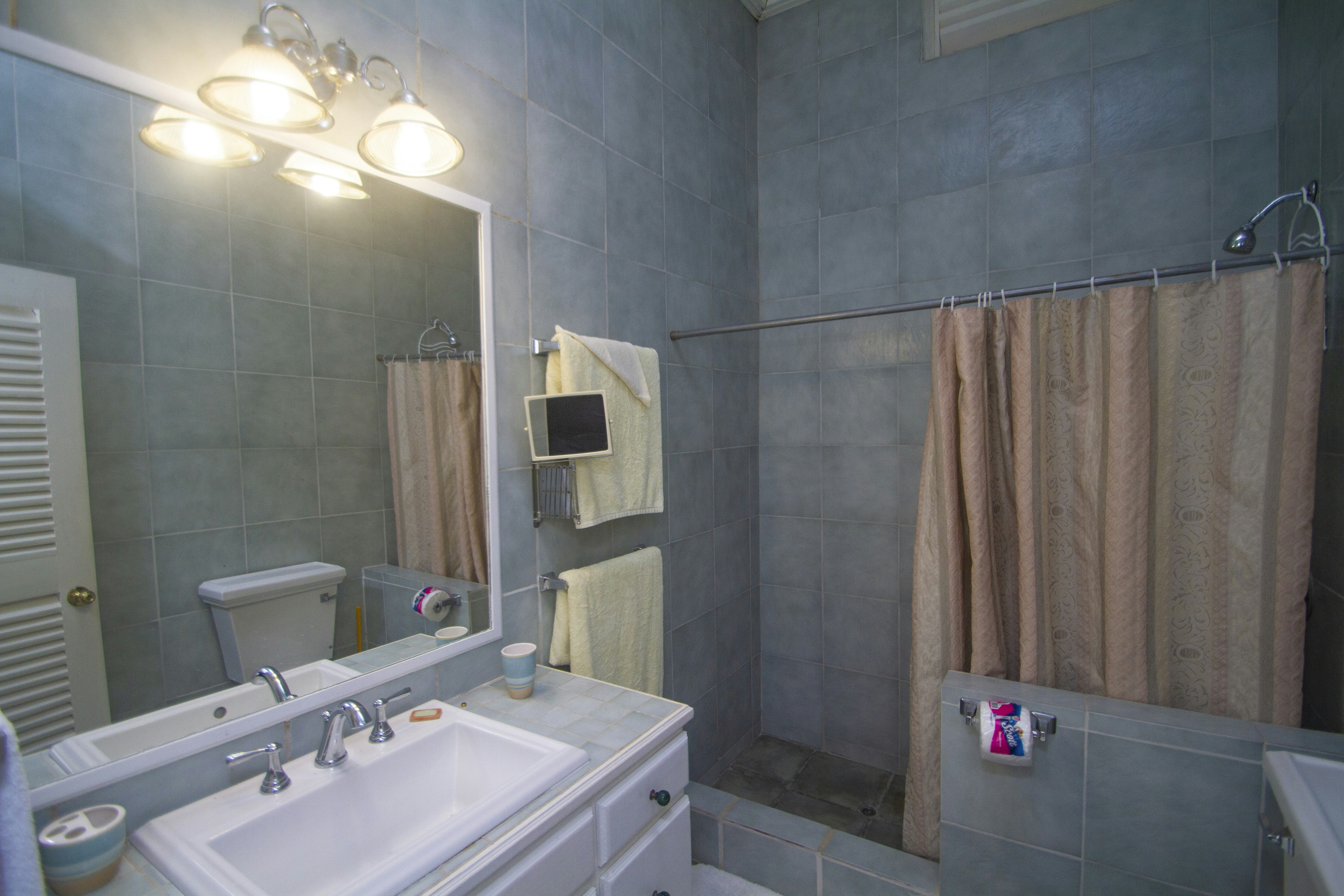 Bequia Beachfront Villa Hotel 80/83