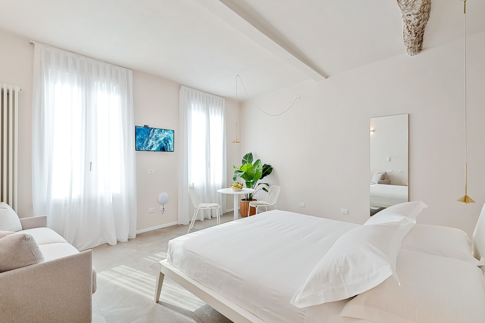 LUXURY, SUITE, KING BED, ANNEX