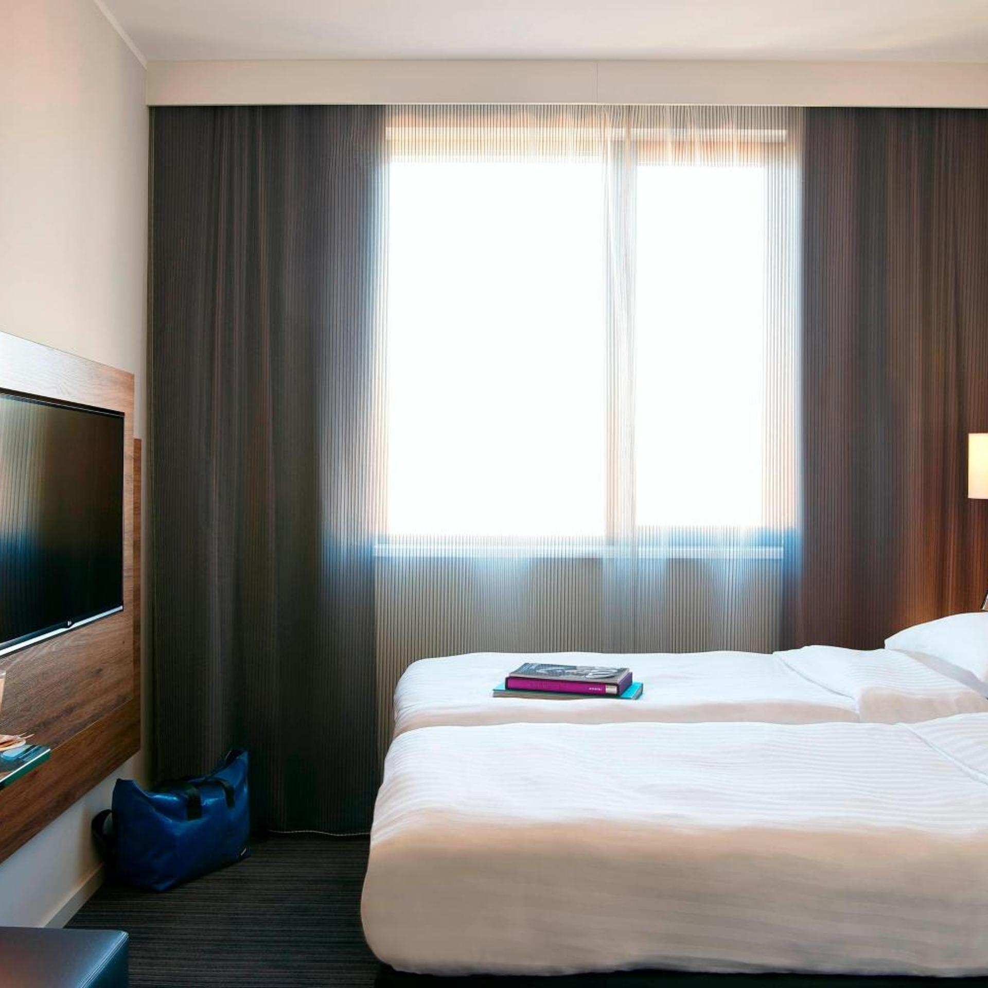 Moxy, Twin Beds