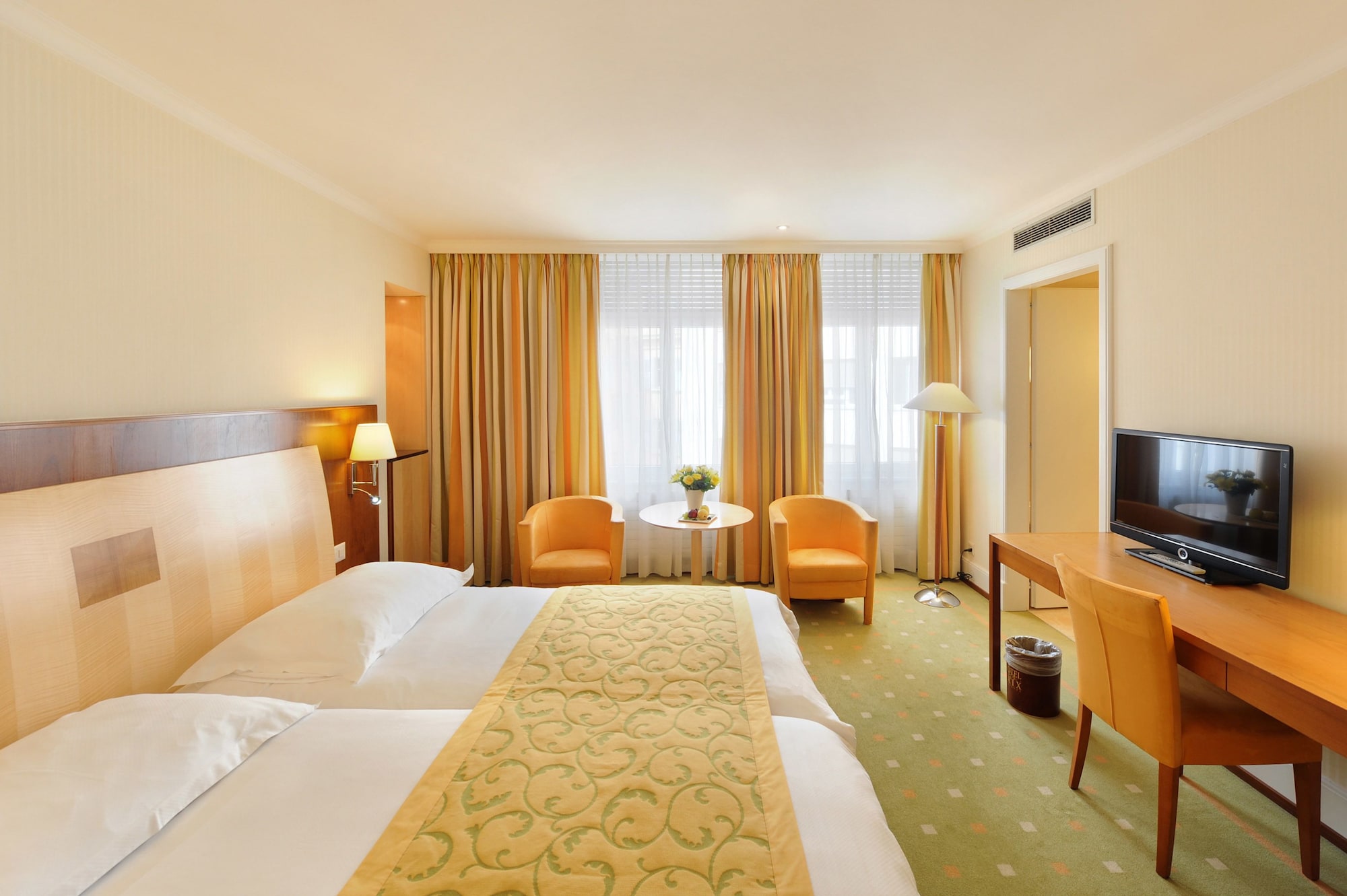 ROOM, TRIPLE