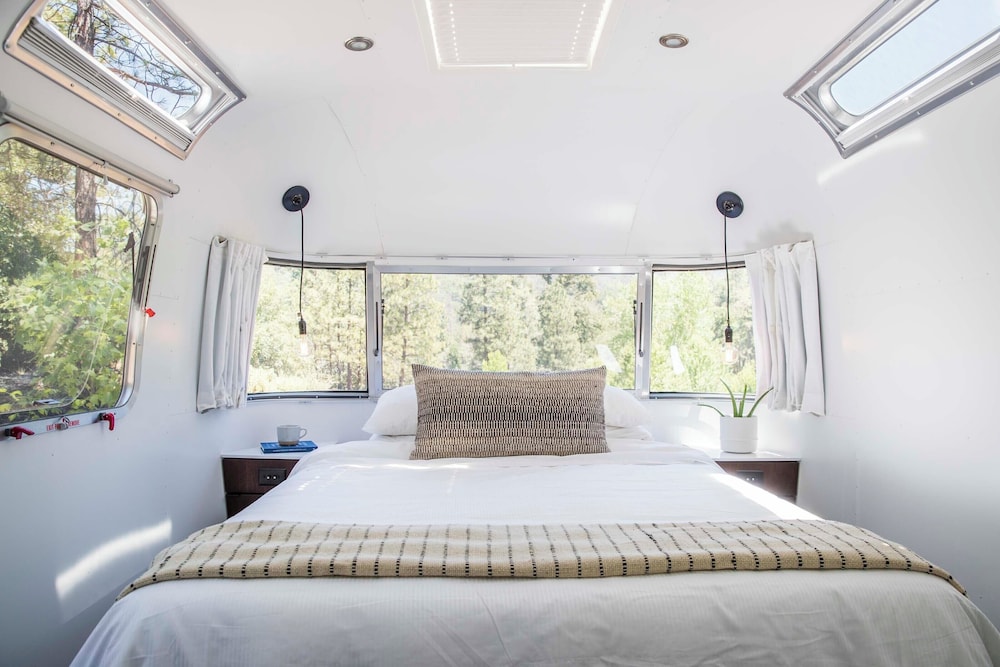 Suite, 2 Queen Beds, Road View, Sofa