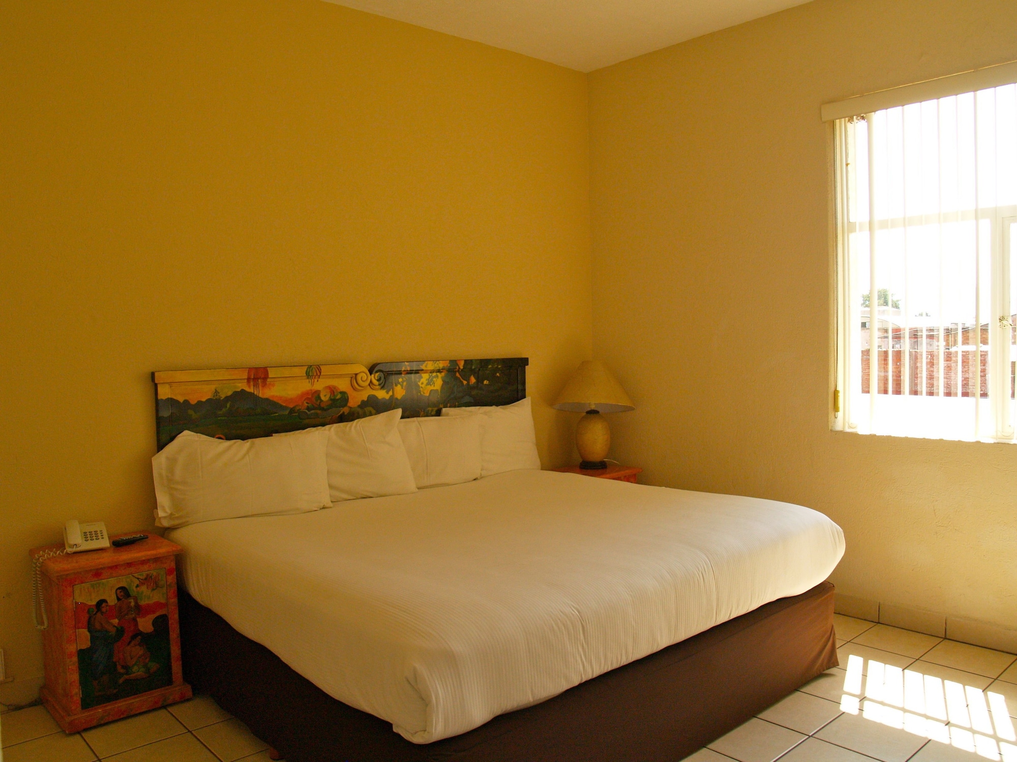 JUNIOR SUITE, KING BED, SOFA