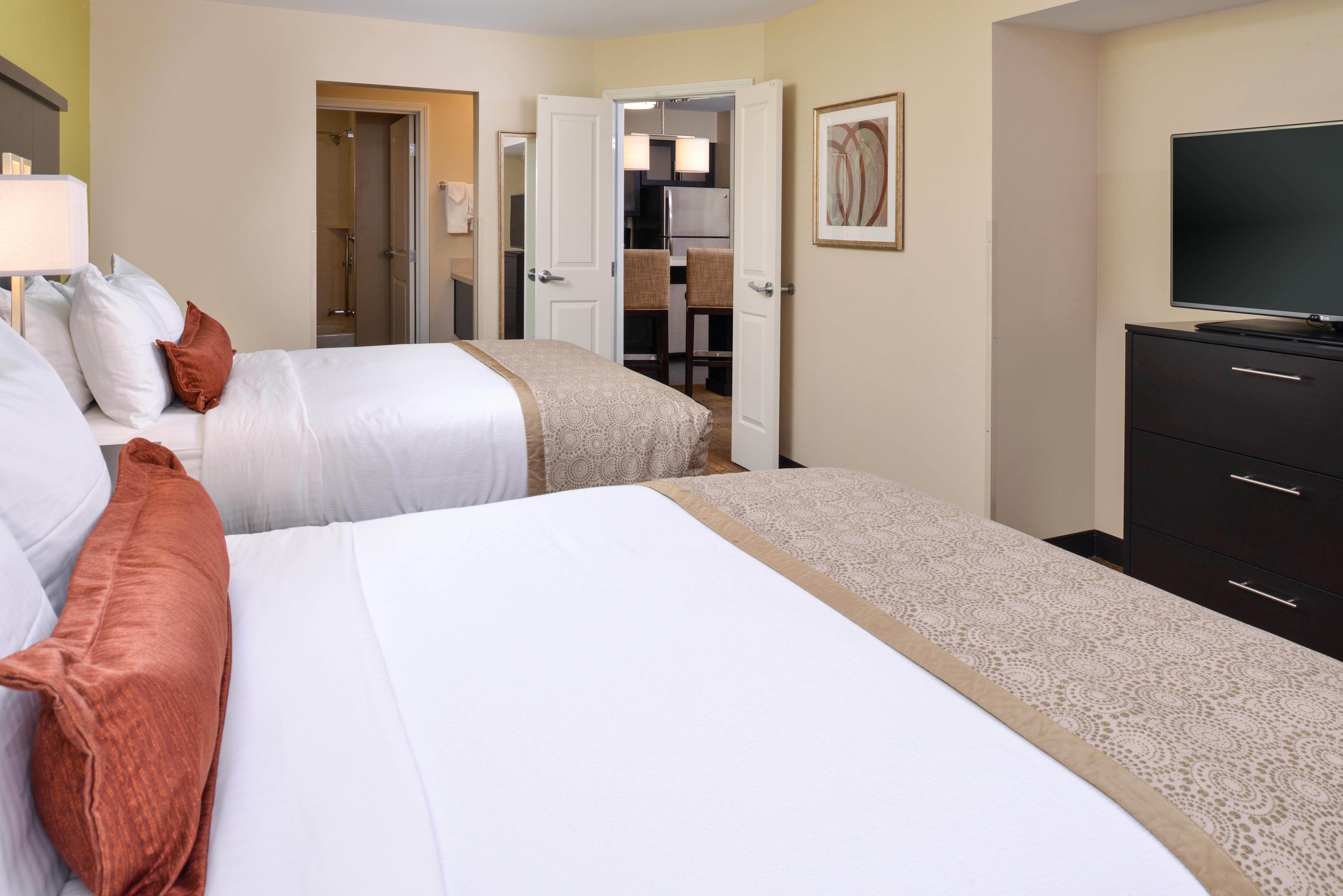 جناح بسرير كوين لذوي الإعاقة، Staybridge Suites Merrillville 5/6