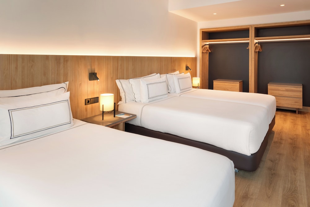 ROOM, TRIPLE