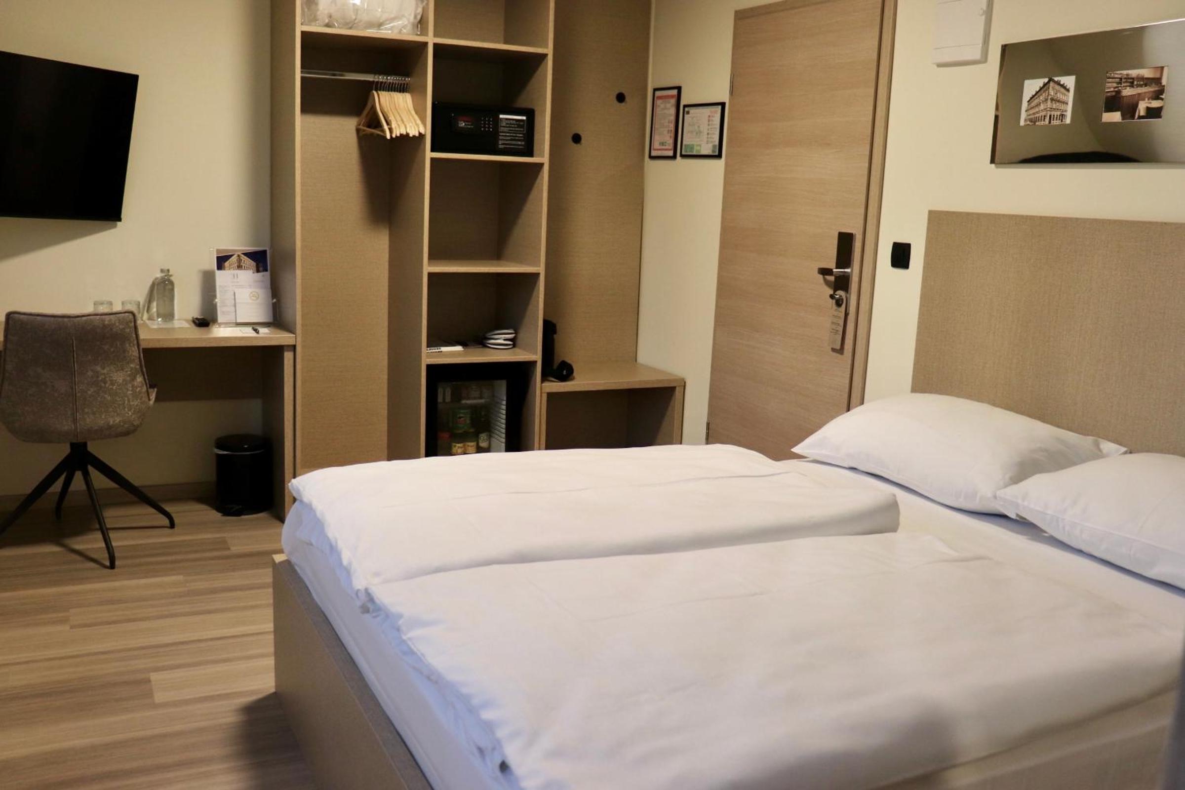 Room, Double Bed, Attic، Hotel Evropa Celje 3/9