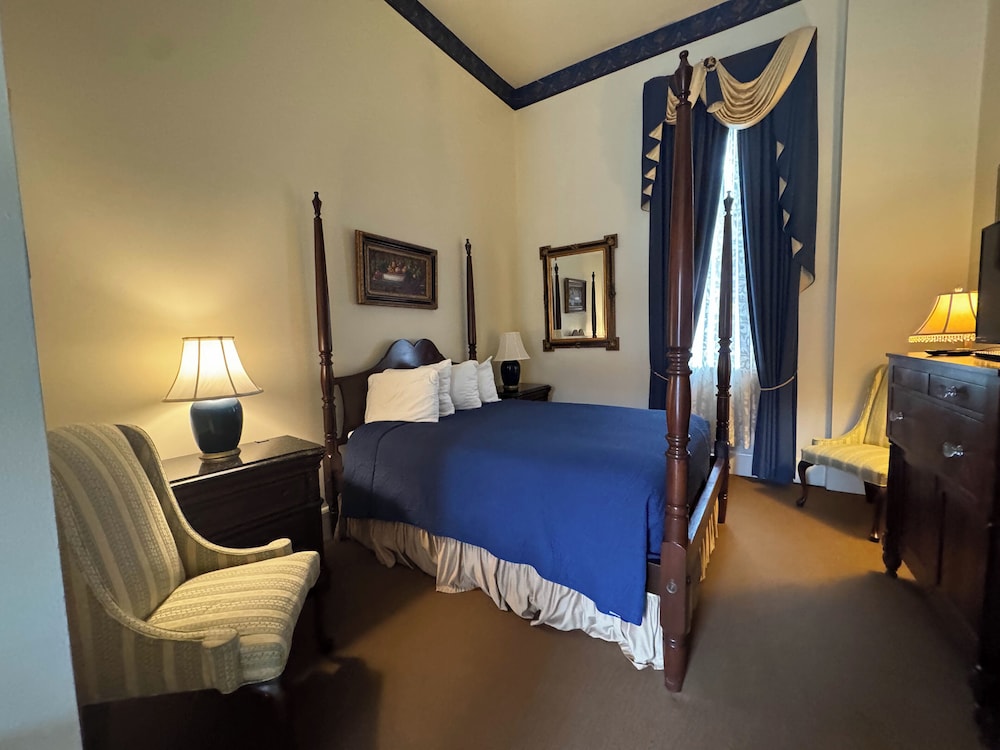 The Guest House Historic Mansion 26/73