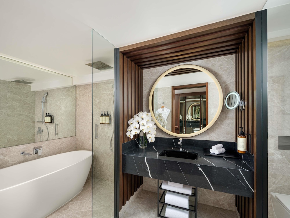 Fairmont Singapore 50/50
