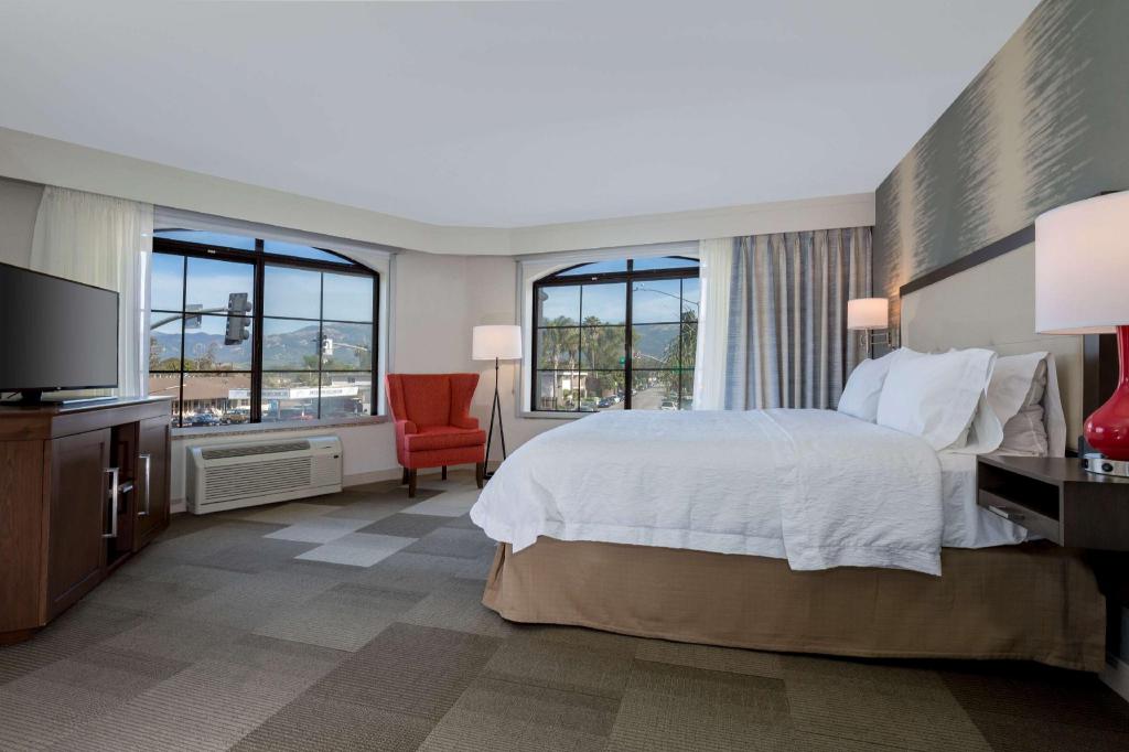 1 BEDROOM, SUITE, CORNER