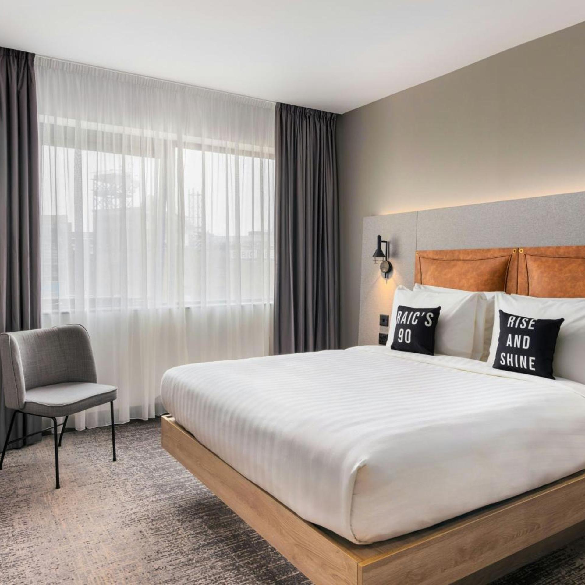 Moxy, King Bed, Queen Bed