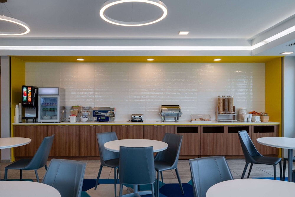 Microtel Inn & Suites by Wyndham Winchester 21/28