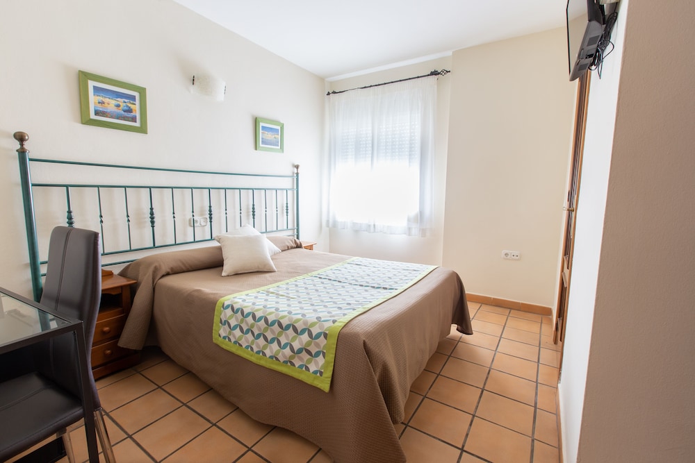 Hostal Apartamentos El Gallo 8/23