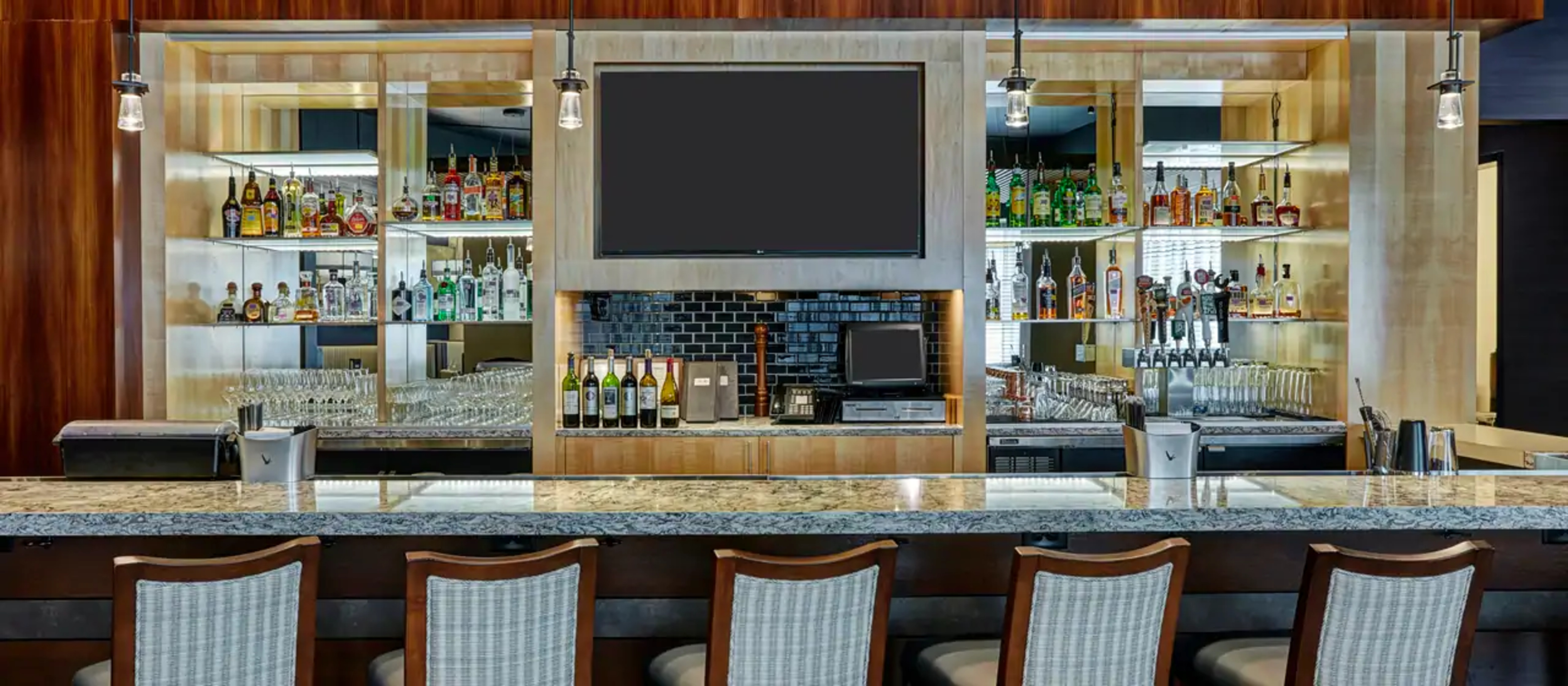 DOUBLETREE BY HILTON HOTEL CHARLOTTE 59/76