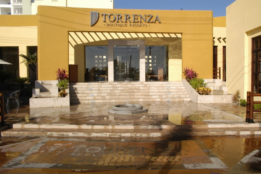 Torrenza Boutique Resort 1/48