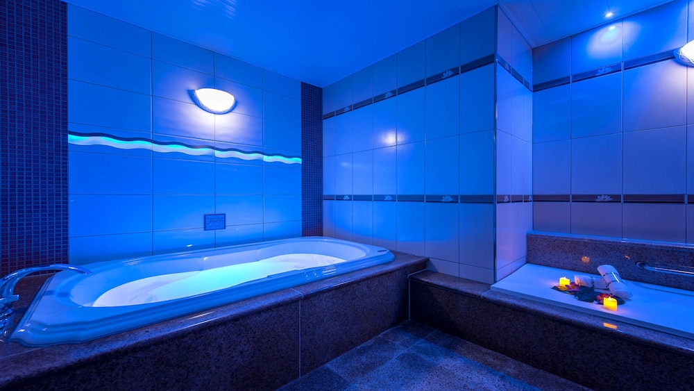 Hotel Dior 7 44/67