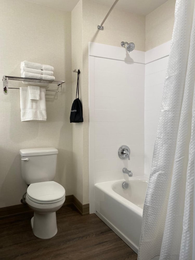 Simple Suites Boise Airport 11/36