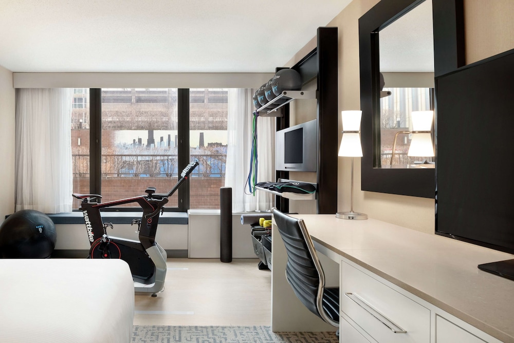 DoubleTree by Hilton Hotel Chicago Magnificent Mile 44/79
