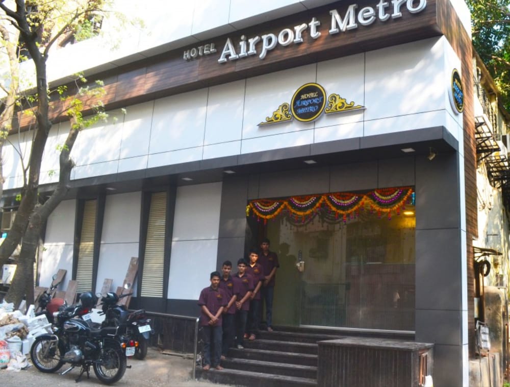 Hotel Airport Metro 2/32