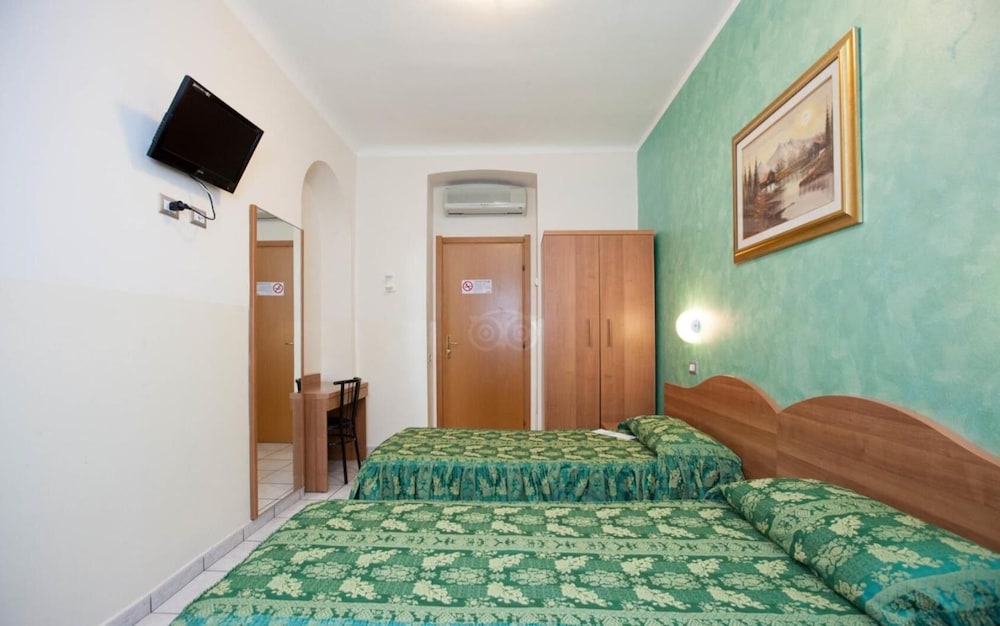 Hotel 22 Marzo 6/57