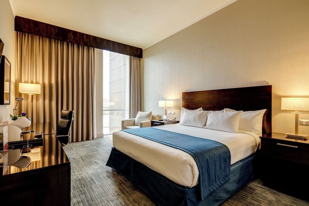 ROOM, KING BED