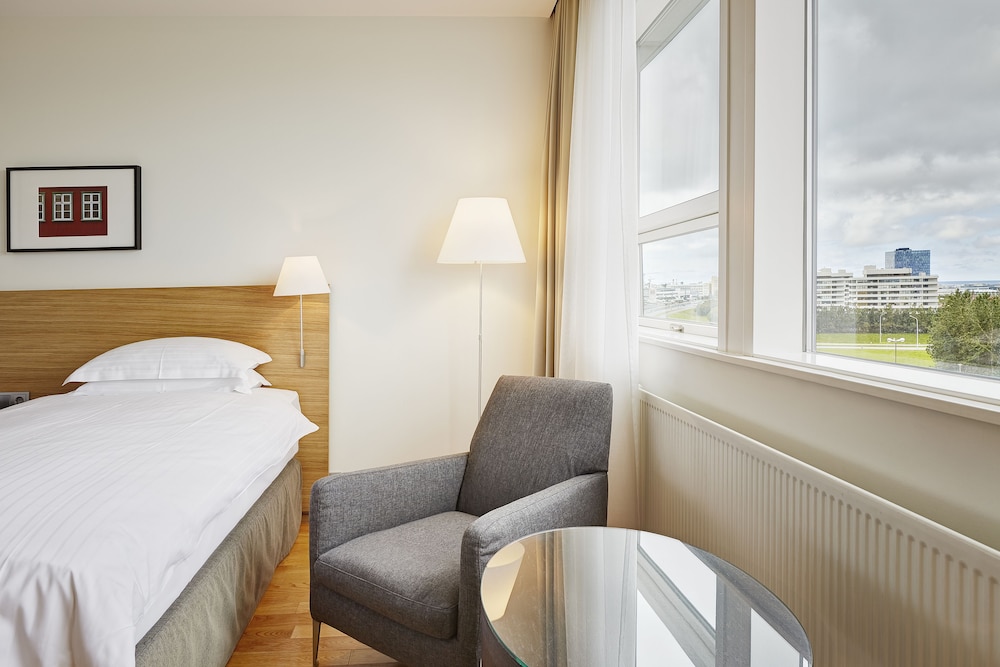Hilton Reykjavik 50/89