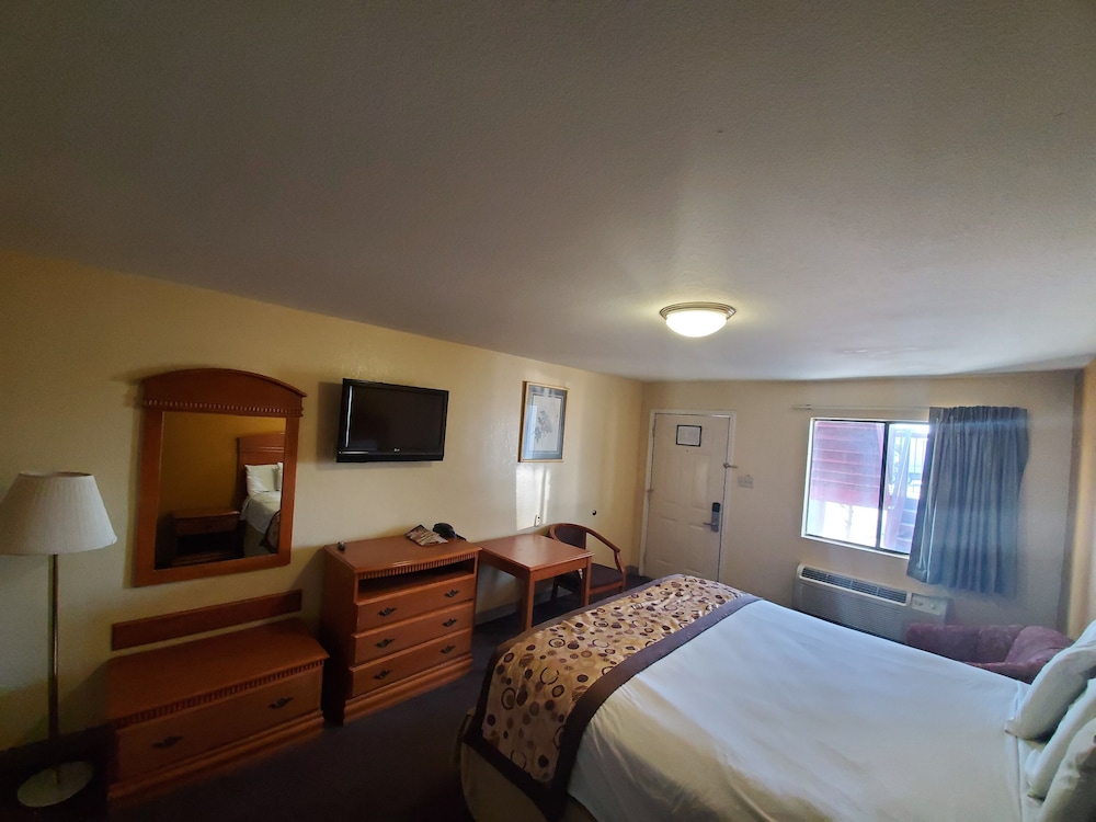 Americas Best Value Inn - Frost Bank Center 13/36
