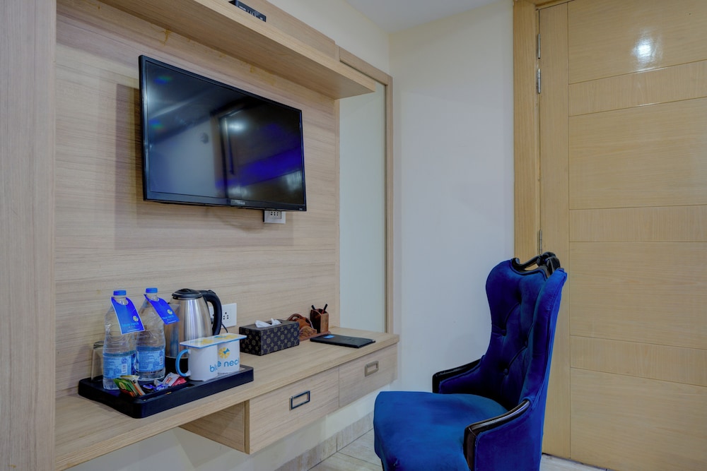 BlueNeck Sec 47 Near Medanta - The Medicity Gurugram 38/43